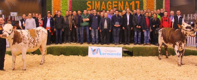 Première photo de groupe pour Origen Normande sur le ring du Simagena